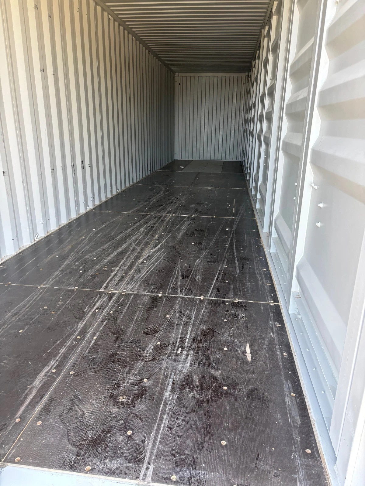 40′ HIGH CUBE SHIPPING CONTAINER - Image 2